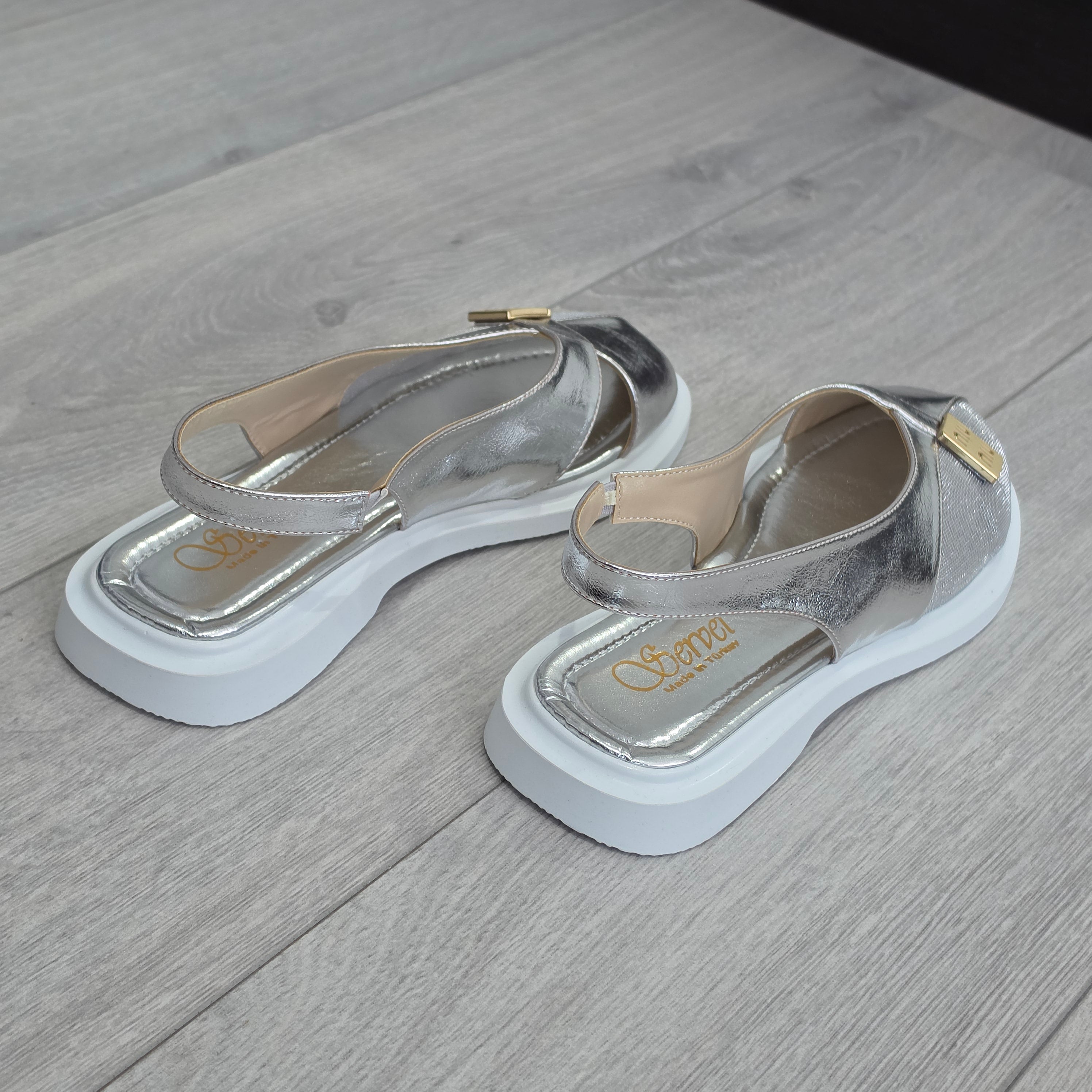 Zatvorene NIU sandale S-26480