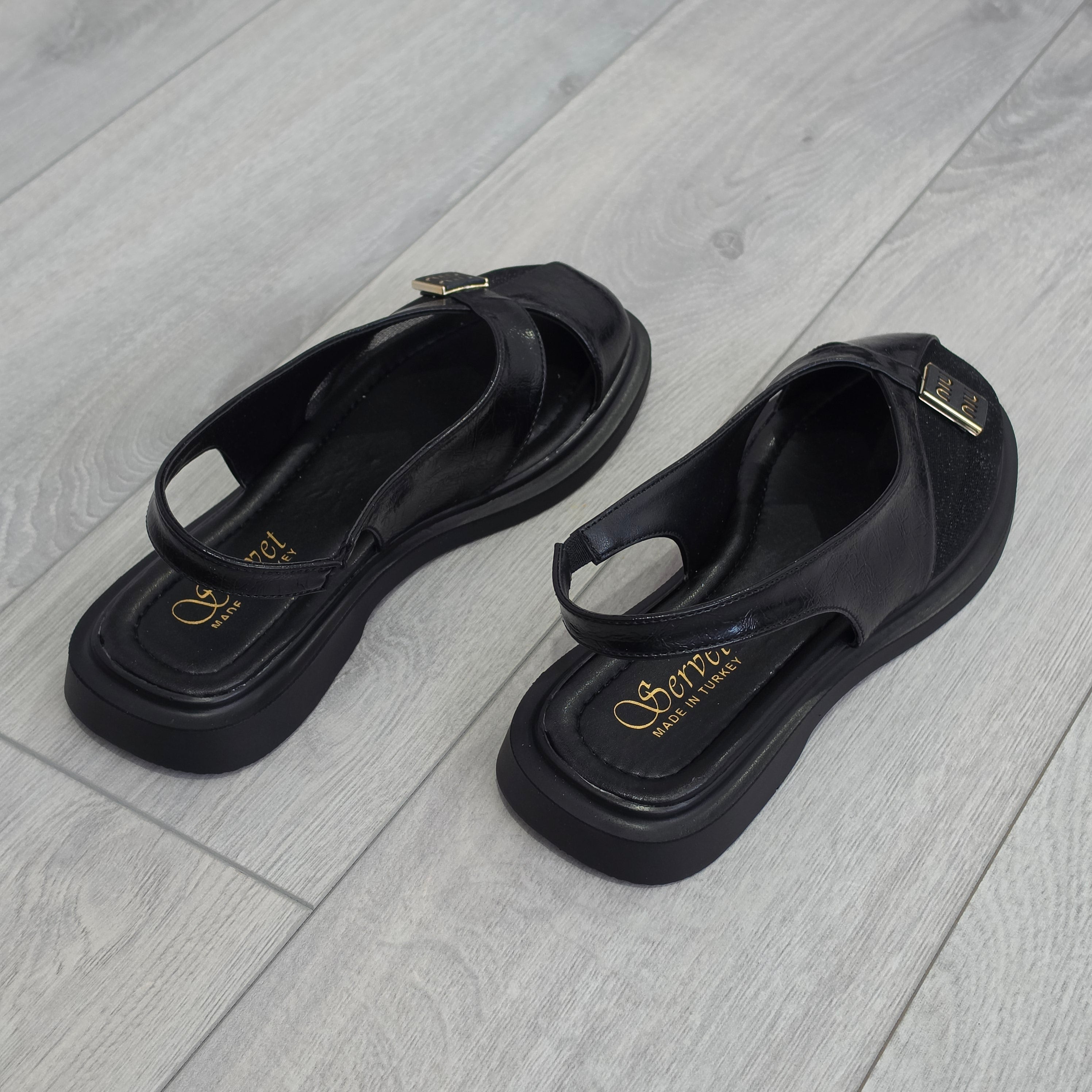 Zatvorene NIU sandale S-26480