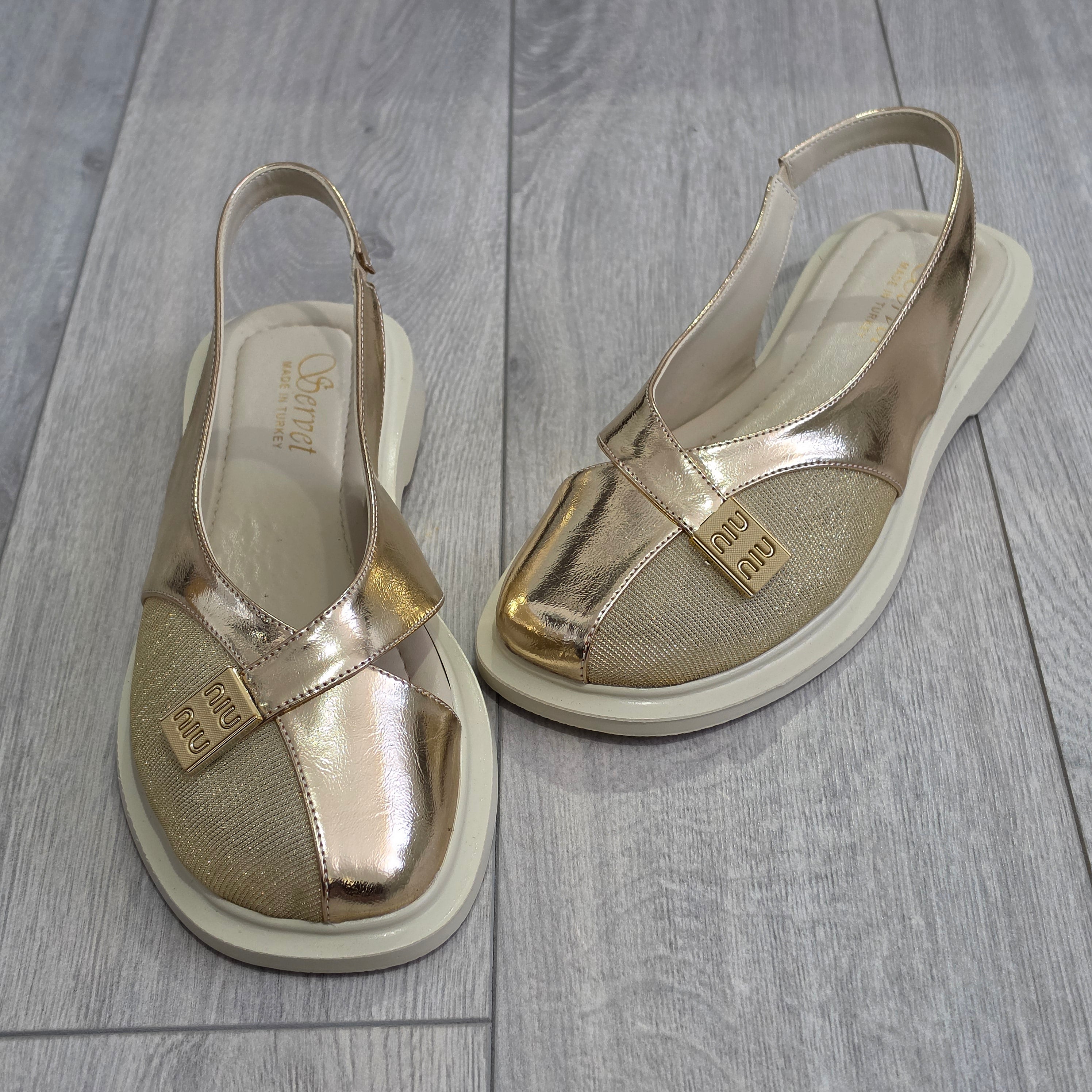 Zatvorene NIU sandale S-26480
